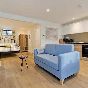 Luxury One Bedroom Greenwich Near Canary Wharf By Underthedoormat , London United Kingdom